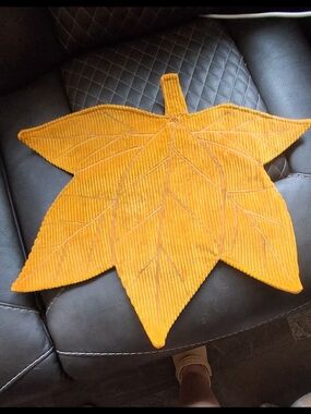 Leaf-Shaped Corduroy Placemat in Mustard Yellow